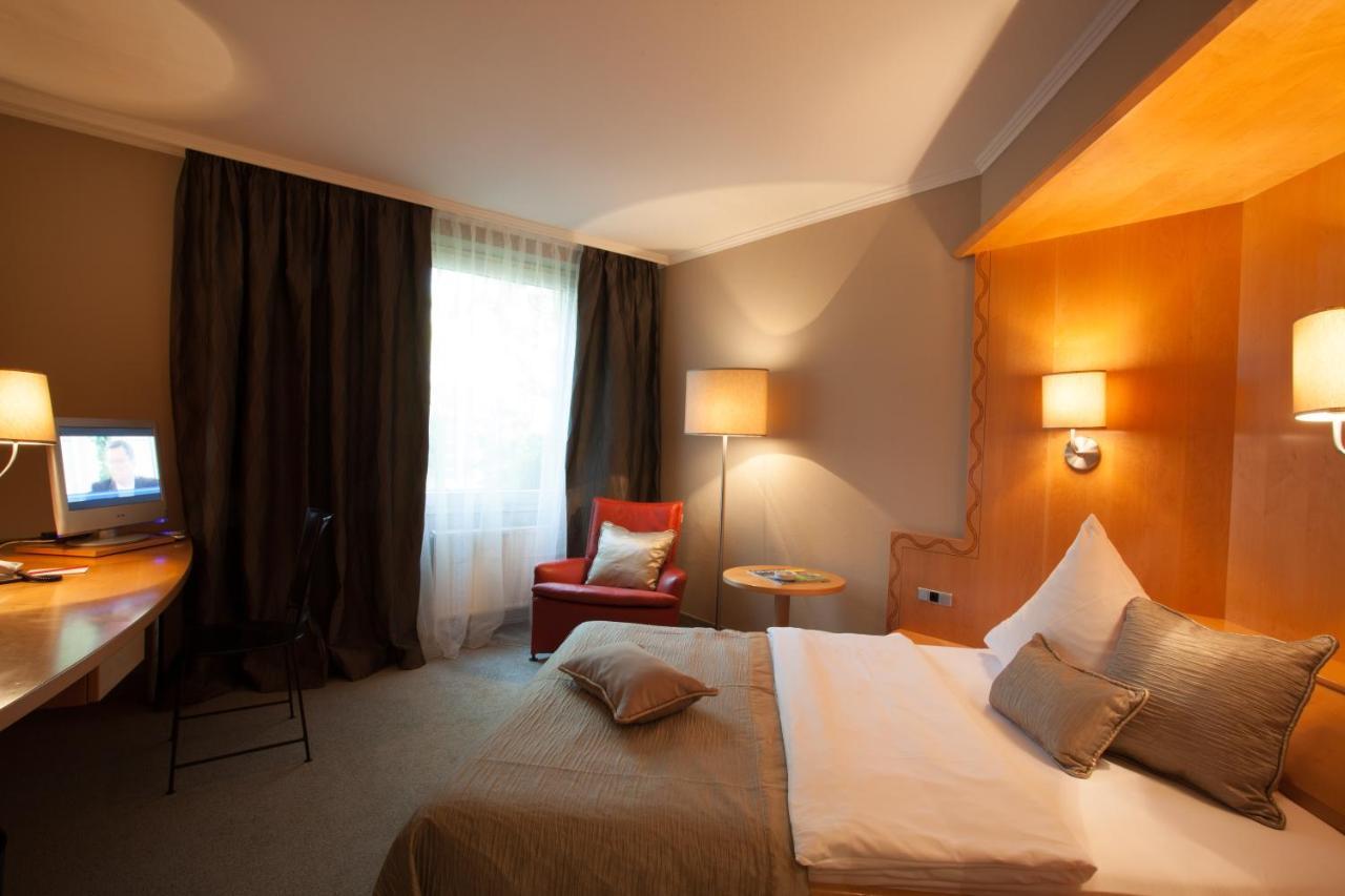 Hotel Gude Касел Екстериор снимка