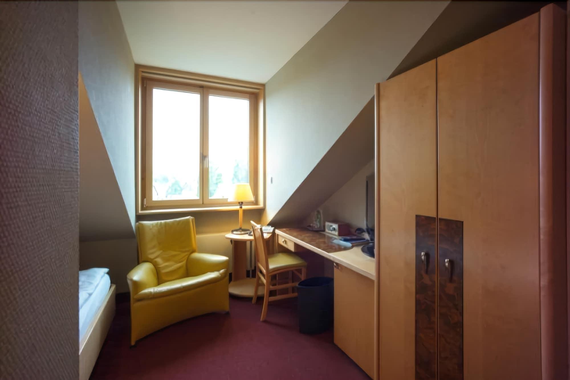 Hotel Gude Касел Екстериор снимка