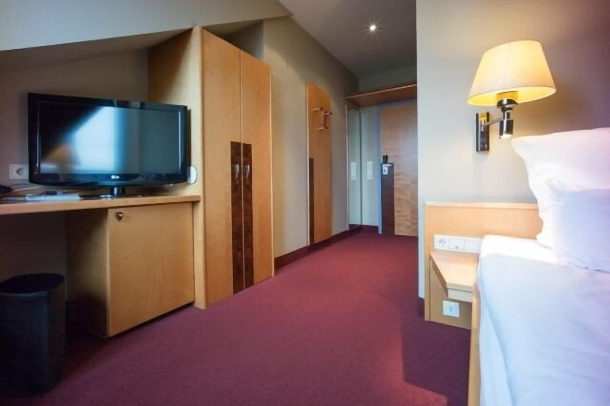 Hotel Gude Касел Екстериор снимка